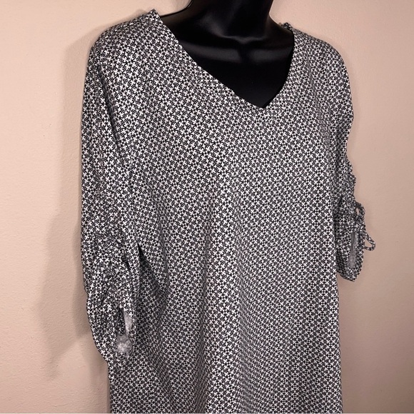 XL CHRISTOPHER AND BANKS BLACK WHITE TOP VNECK STRETCH GEOMETRIC BOHO - Picture 3 of 13